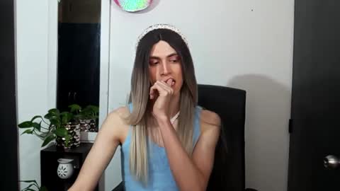 Snapshot of andy_vander chatting on 11-30-25, 09:46 Andy van der Rose online show from 11-30-25, 09:46