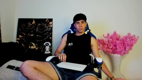 andy_wood1 online show from 04-08-26, 04:51