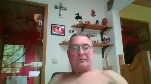Snapshot of andybayern chatting on 06-12-26, 01:43 andybayern online show from 06-12-26, 01:43