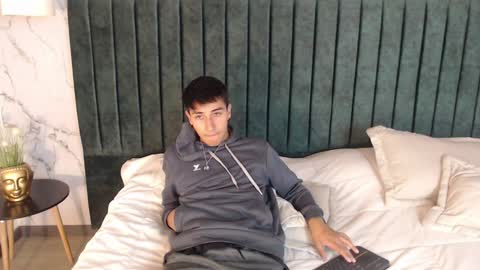 Snapshot of andyjoy_ chatting on 01-12-25, 11:50 Andy Joy online show from 01-12-25, 11:50