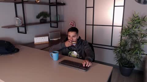 Snapshot of andyjoy_ chatting on 01-31-25, 10:42 Andy Joy online show from 01-31-25, 10:42