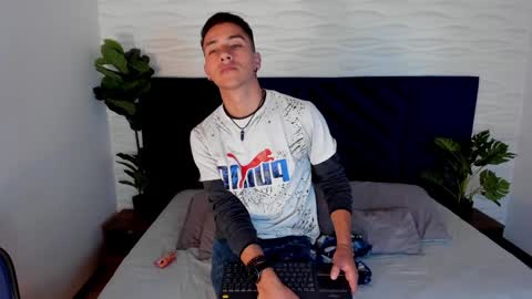 Snapshot of andyjoy_ chatting on 02-02-25, 10:57 Andy Joy online show from 02-02-25, 10:57