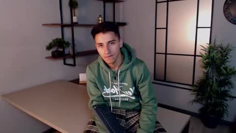 Snapshot of andyjoy_ chatting on 02-05-25, 10:51 Andy Joy online show from 02-05-25, 10:51