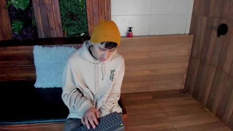 Snapshot of andyjoy_ chatting on 03-06-25, 11:03 Andy Joy online show from 03-06-25, 11:03