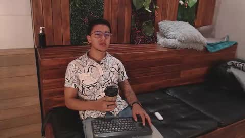 Snapshot of andyjoy_ chatting on 11-10-25, 11:42 Andy Joy online show from 11-10-25, 11:42