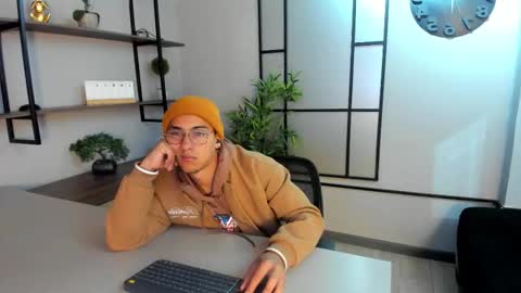 Snapshot of andyjoy_ chatting on 11-12-25, 11:32 Andy Joy online show from 11-12-25, 11:32