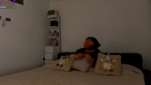 Snapshot of anelisse_ chatting on 12-14-24, 01:39 online show from 12-14-24, 01:39