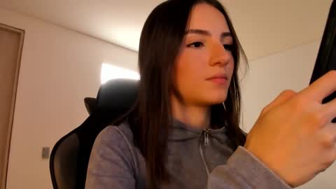 Snapshot of anelisse_ chatting on 02-17-25, 05:21 online show from 02-17-25, 05:21