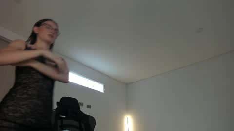 Snapshot of anelisse_ chatting on 02-18-25, 02:06 online show from 02-18-25, 02:06