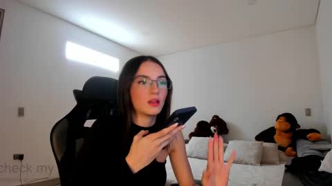 Snapshot of anelisse_ chatting on 02-20-25, 05:07 online show from 02-20-25, 05:07