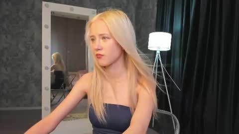 Snapshot of anellyball_ chatting on 07-18-26, 09:24 Anelly online show from 07-18-26, 09:24