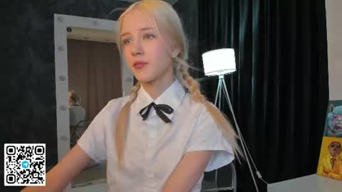 Snapshot of anellyball_ chatting on 07-22-26, 09:12 Anelly online show from 07-22-26, 09:12