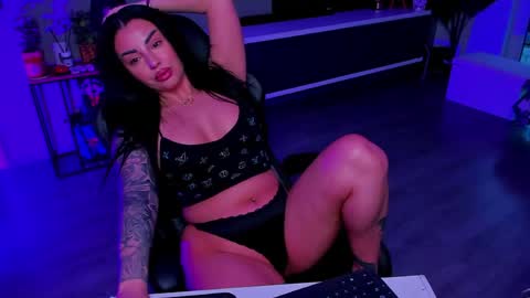 Snapshot of anemariejolie chatting on 04-29-26, 05:06 Anne online show from 04-29-26, 05:06