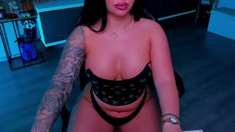 Snapshot of anemariejolie chatting on 04-29-26, 05:30 Anne online show from 04-29-26, 05:30