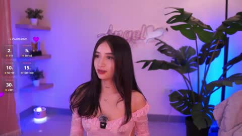 Snapshot of angeeel_ chatting on 09-17-25, 03:30 Angel online show from 09-17-25, 03:30