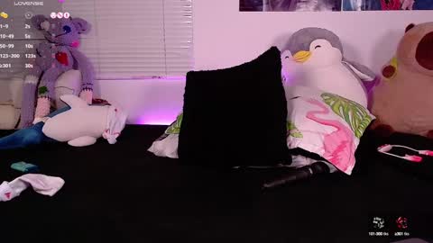 Snapshot of angel_bless19 chatting on 01-11-25, 11:46 Angel help me with 100 thumbs up online show from 01-11-25, 11:46