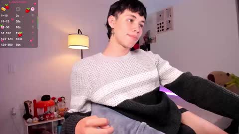 Snapshot of angel_bless19 chatting on 11-24-25, 08:41 Angel help me with 100 thumbs up online show from 11-24-25, 08:41