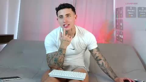 Snapshot of angel_boy01 chatting on 06-27-26, 05:40 angel_boy01 online show from 06-27-26, 05:40