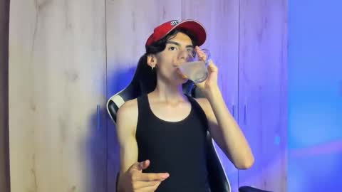 angel_dustt1 online show from 06-01-26, 07:48