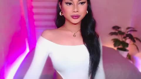 Snapshot of angel_eloaxx chatting on 06-18-26, 02:21 Angel online show from 06-18-26, 02:21