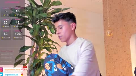 ngel Esteban  online show from 02-08-25, 10:29