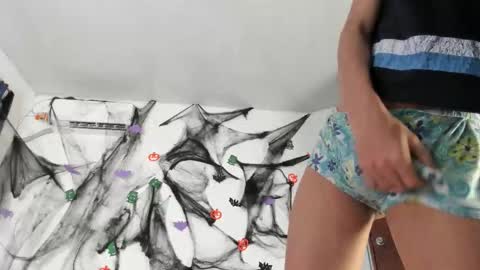 Snapshot of angel_hasss chatting on 10-31-25, 04:02 Angel of your dreams online show from 10-31-25, 04:02