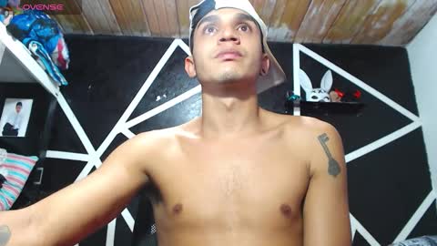 Snapshot of angel_latinboy chatting on 10-24-25, 11:39 Angel online show from 10-24-25, 11:39