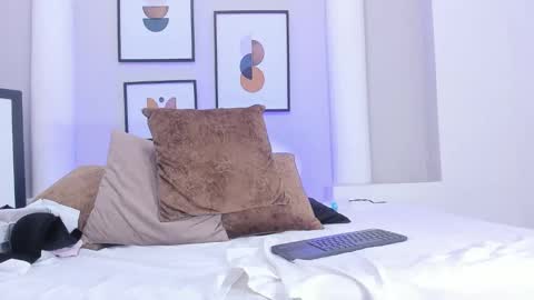 Angel  online show from 01-25-25, 03:19