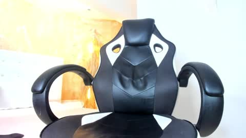 Snapshot of angel_nicolas chatting on 02-08-25, 12:28 ANGEL online show from 02-08-25, 12:28