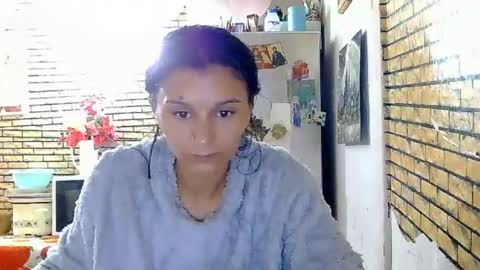 Snapshot of angel_sw33t chatting on 07-26-26, 07:21 elena online show from 07-26-26, 07:21