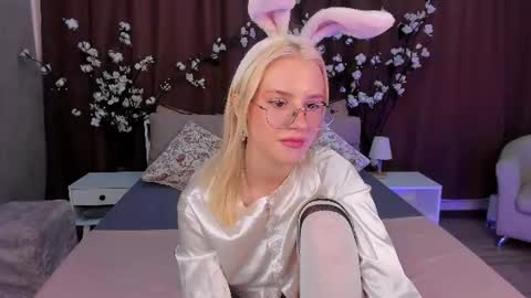 Snapshot of angel_tessa chatting on 06-12-26, 01:54 Angelica online show from 06-12-26, 01:54