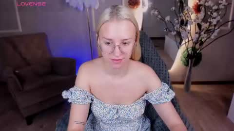 Snapshot of angel_tessa chatting on 07-13-26, 06:05 Angelica online show from 07-13-26, 06:05