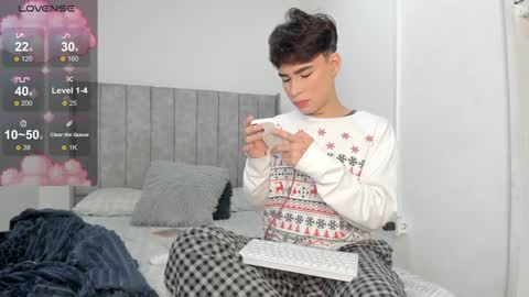 Snapshot of angel_villarreal chatting on 12-05-24, 03:37 Angel online show from 12-05-24, 03:37