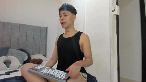 Snapshot of angel_villarreal chatting on 09-21-25, 04:14 Angel online show from 09-21-25, 04:14