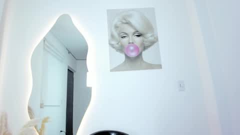 Snapshot of angel_xxx0 chatting on 01-05-25, 02:49 Juanita Florez online show from 01-05-25, 02:49