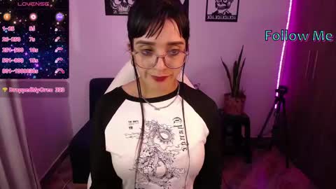 Snapshot of angela_lauren chatting on 11-01-25, 09:17 Angela online show from 11-01-25, 09:17