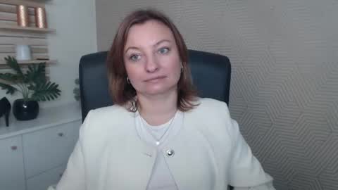 Angela online show from 11-05-25, 06:46