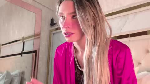 Snapshot of angela_white22 chatting on 05-05-26, 07:11 angela_white22 online show from 05-05-26, 07:11