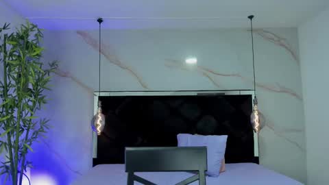 ANGELA online show from 09-18-25, 12:18