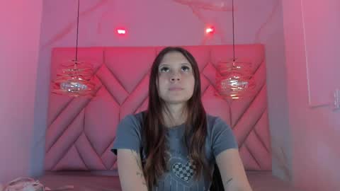 Snapshot of angelaa_cute chatting on 05-22-26, 12:00 ANGELA online show from 05-22-26, 12:00