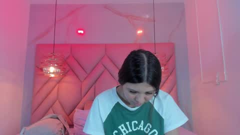 Snapshot of angelaa_cute chatting on 06-06-26, 12:10 ANGELA online show from 06-06-26, 12:10