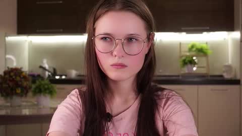 Snapshot of angelabalay chatting on 09-10-25, 11:10 Mary online show from 09-10-25, 11:10