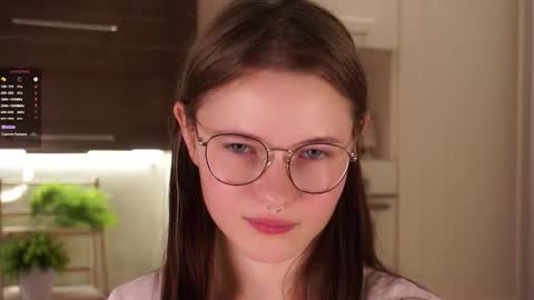 Snapshot of angelabalay chatting on 09-12-25, 11:10 Mary online show from 09-12-25, 11:10