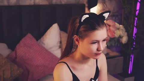 Snapshot of angelabalay chatting on 05-07-26, 01:05 Mary online show from 05-07-26, 01:05