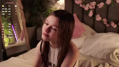 Snapshot of angelabalay chatting on 05-24-26, 01:05 Mary online show from 05-24-26, 01:05