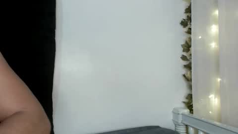 Snapshot of angelainparis28 chatting on 09-19-25, 06:59 ANGELA online show from 09-19-25, 06:59