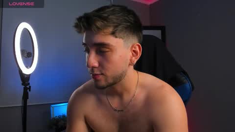 Snapshot of angelbell19 chatting on 11-25-25, 02:11 angelbell19 online show from 11-25-25, 02:11