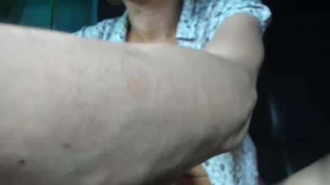 Snapshot of angelchezcka chatting on 12-31-24, 07:29 cheche online show from 12-31-24, 07:29