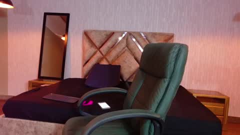 angel online show from 09-29-25, 01:16