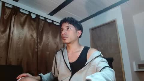 Snapshot of angelhil chatting on 05-10-26, 01:33 Angel of littlebandido online show from 05-10-26, 01:33